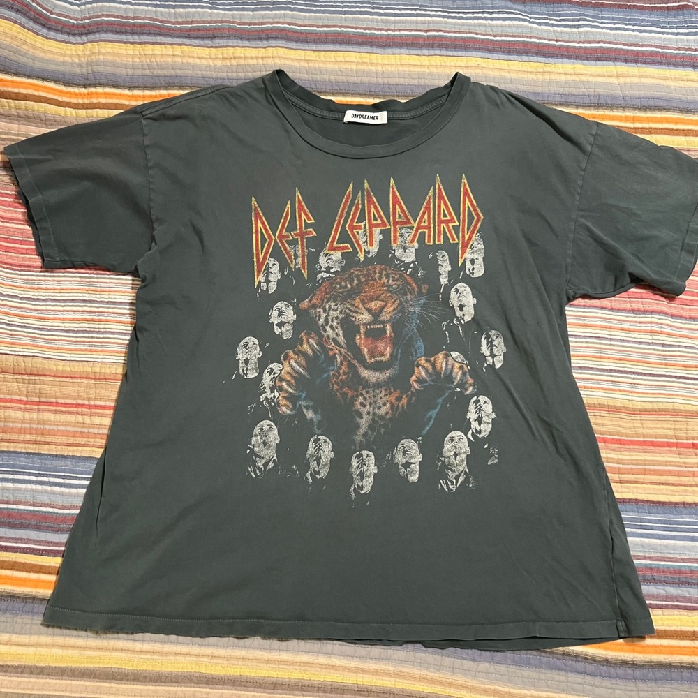 DAYDREAMER Def‎ Leppard Leopard Graphic Tee Shirt